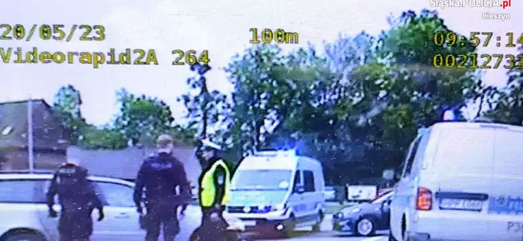 Ścigali go policjanci. W końcu sam wypadł z drogi [WIDEO]