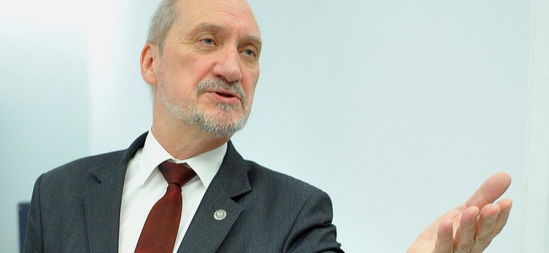 Biedroń i Ziobro: Macierewicz to prezent dla PO