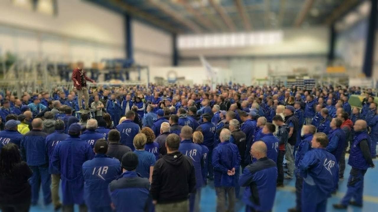 Angajații IAR Ghimbav au ieșit în stradă: acuză că indemnizațiile șefilor au crescut de peste patru ori, iar salariile lor au rămas blocate