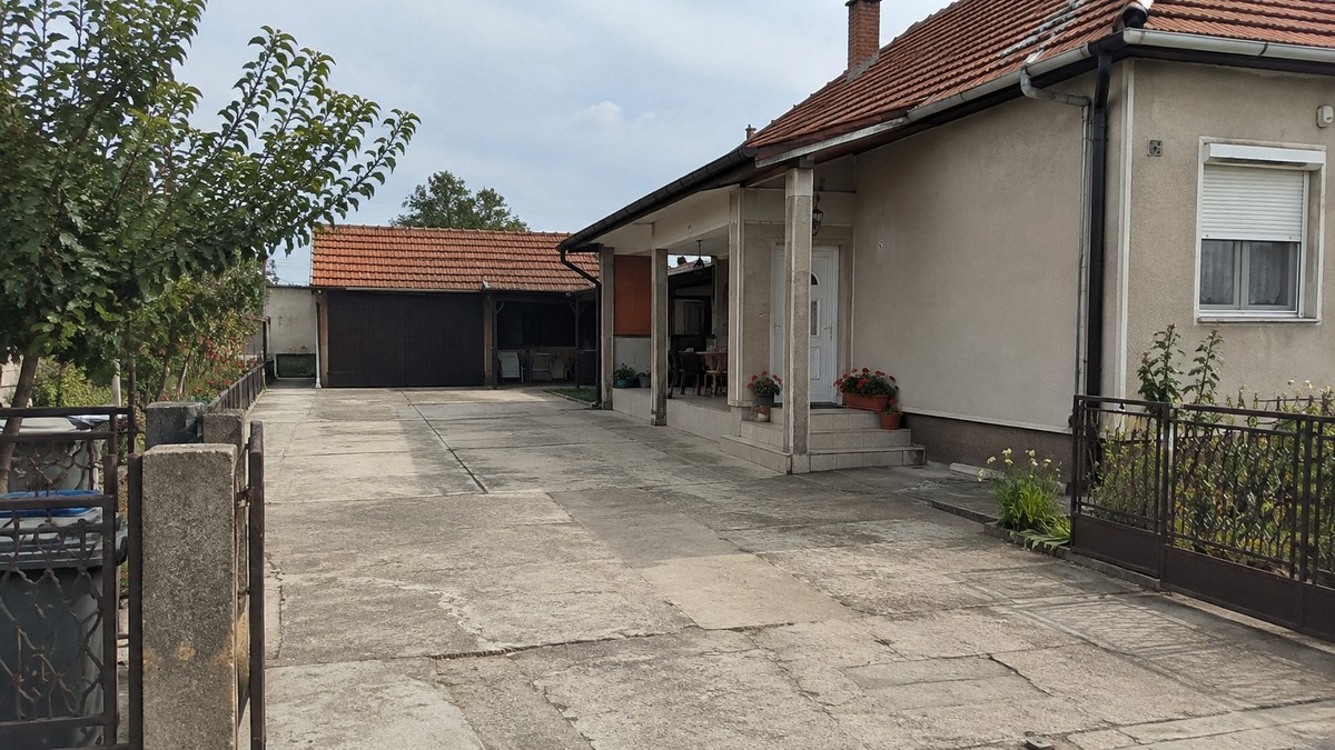 Betonske staze ispred kuća su stvar prošlosti