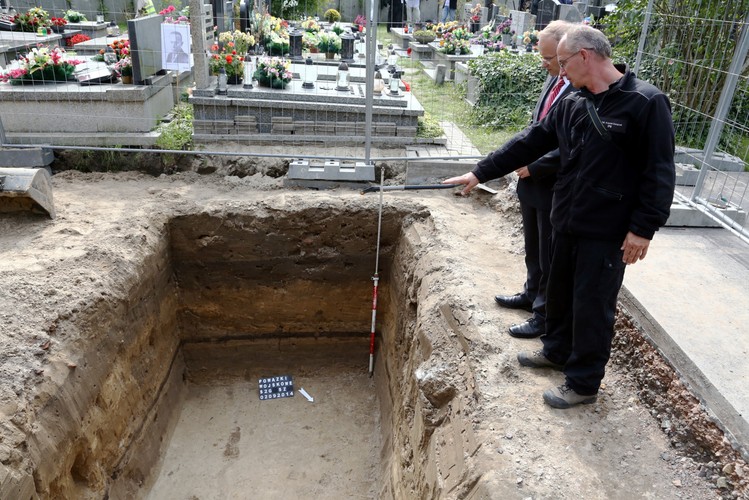 Ekshumacje na 'Łączce' na Powązkach