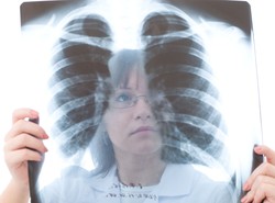 Mylimy ją z astmą. A jest znacznie groźniejsza