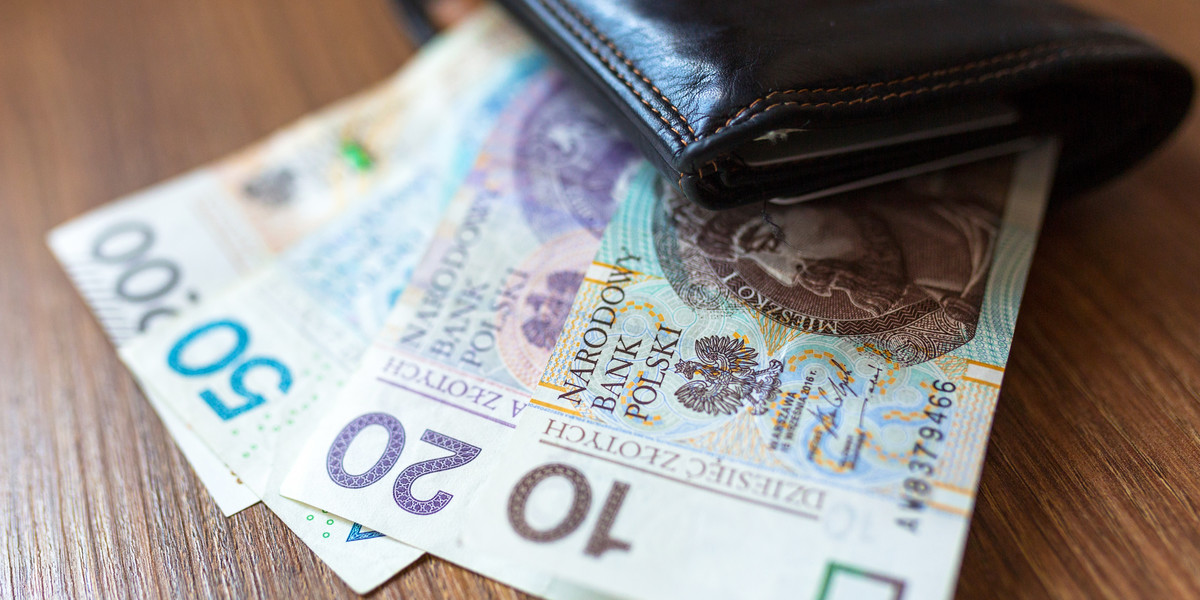 Jak wynika z  danych GUS, pensje Polaków po raz pierwszy od roku zaczęły rosnąć szybciej niż ceny. 