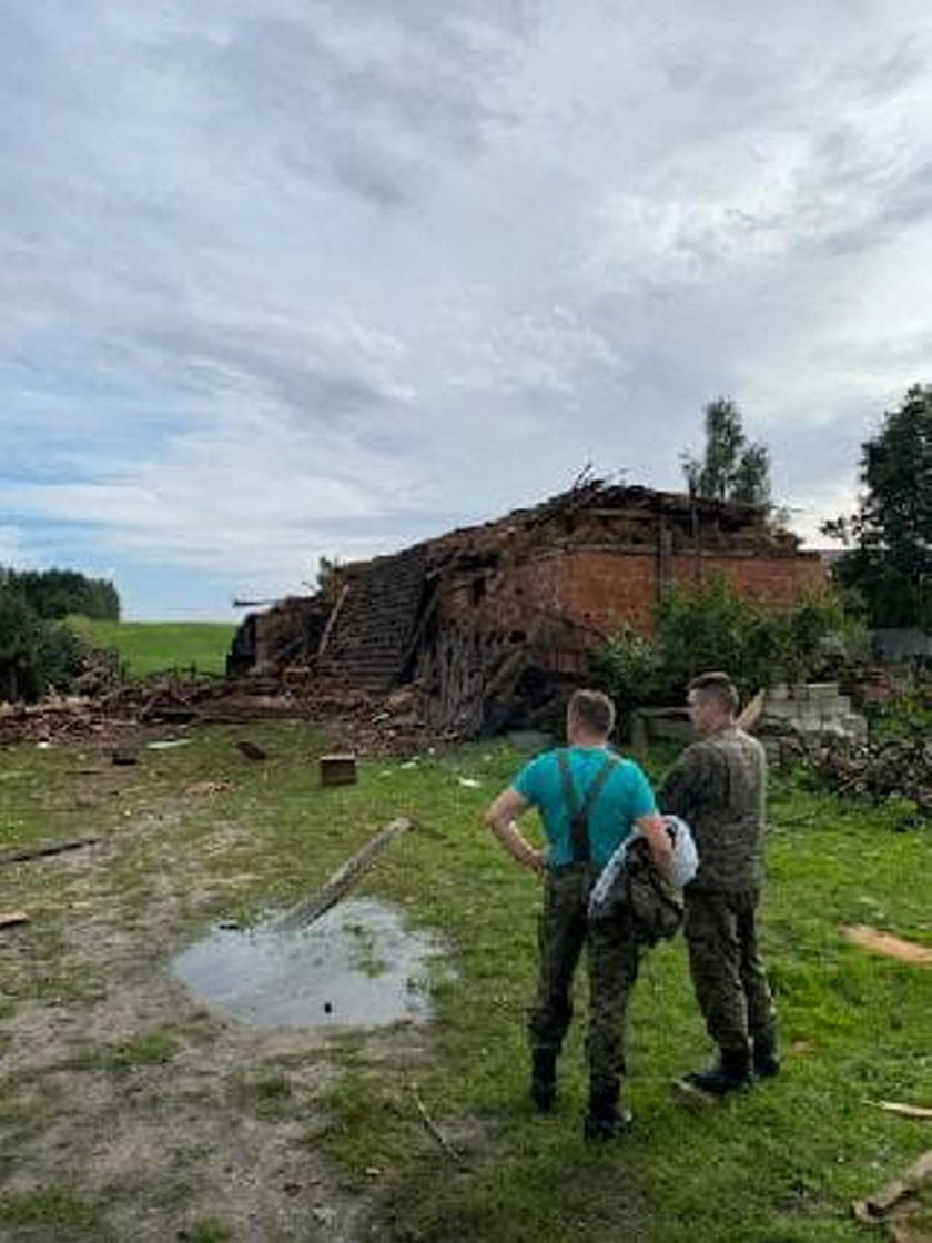 Zniszczone budynki, połamane drzewa i podtopienia. Burze w Polsce