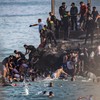 Migranti pokušavaju da pređu iz Maroka u špansku enklavu Seutu, Španija digla vojsku
