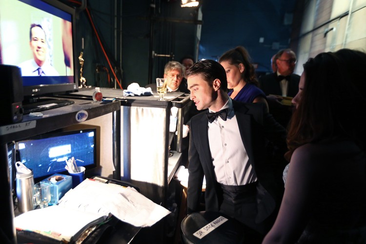 Daniel Radcliffe przygotowuje się do wyjścia na scenę