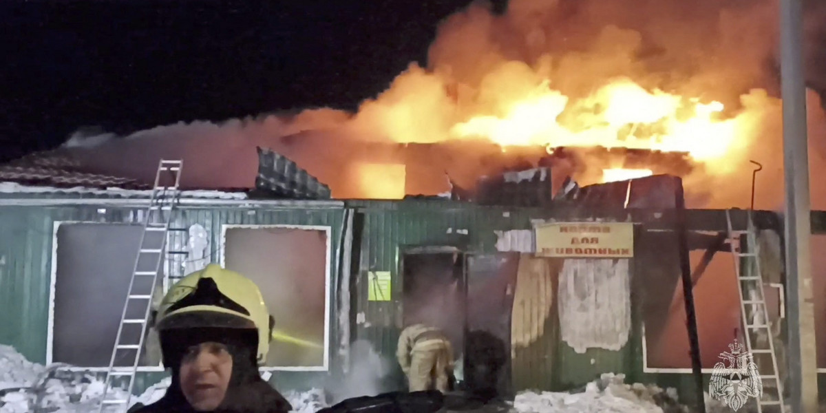 Rosja: pożar schroniska. Brakowało wody, by ugasić ogień. Zginęło 20 osób.