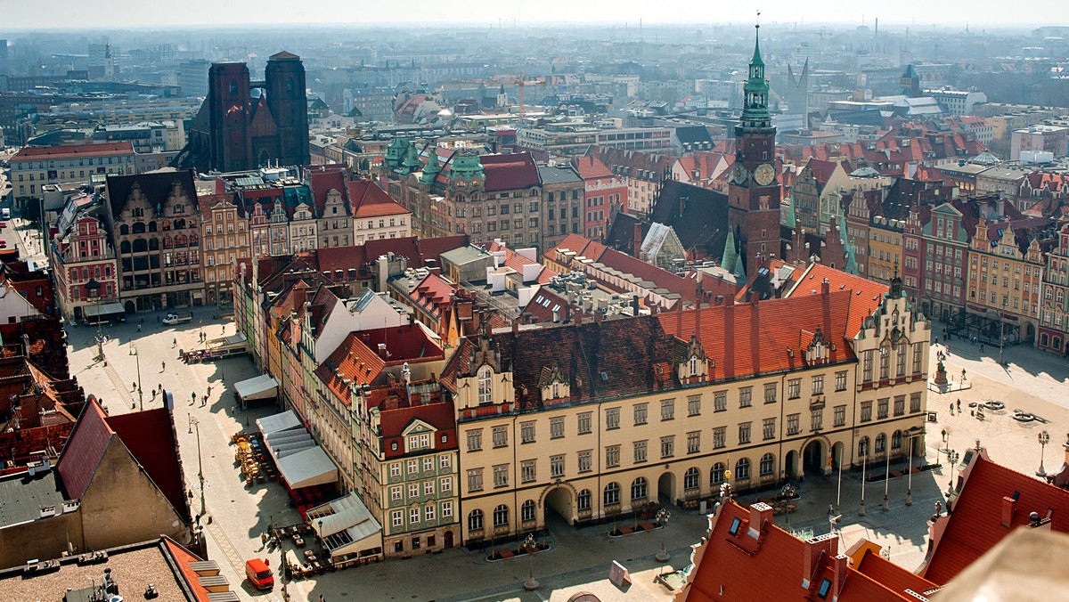 Wrocław jest miastem, położonym w województwie dolnośląskim, w południowo-zachodniej Polsce. To miasto nad Odrą na prawach powiatu. Wrocław jest historyczną stolicą Dolnego Śląska i Śląska w ogóle. Aktualnie jest siedzibą władz województwa dolnośląskiego i powiatu wrocławskiego.