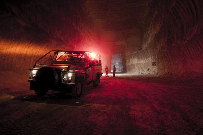 Pojazd górniczy w kopalni miedzi Polkowice-Sieroszowice należącej do koncernu KGHM, fot. Bartek Sadowski/Bloomberg