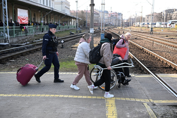 Біженці з України у Польщі. Проживання, статус біженця, пільги [ВІДПОВІДАЄМО НА ПИТАННЯ]