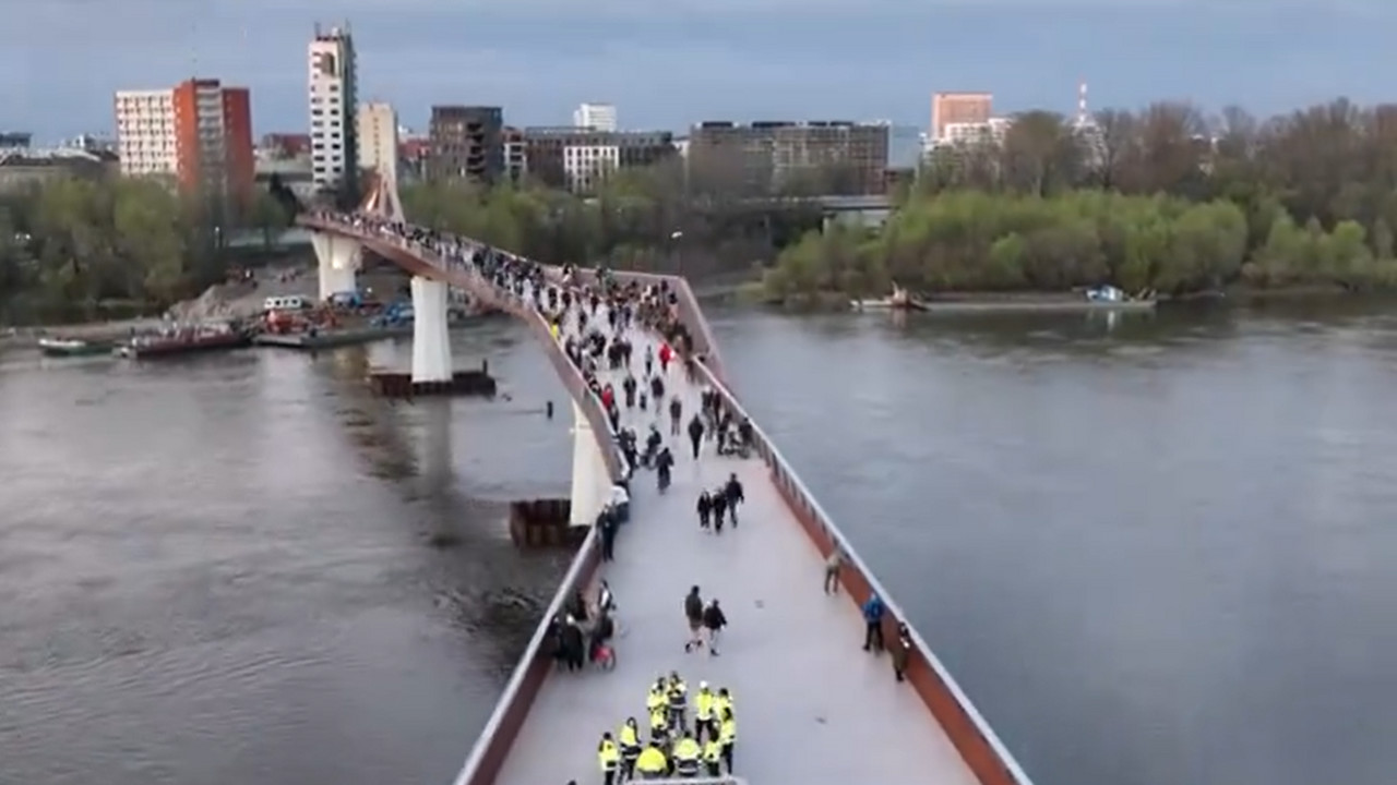 W Warszawie otwarto nową kładkę. Ratusz chwali się nagraniem