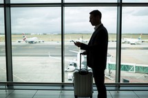 Polacy rezygnują z nart? Nowy trend podbija ferie. Co drugi rodak wybiera to zamiast gór