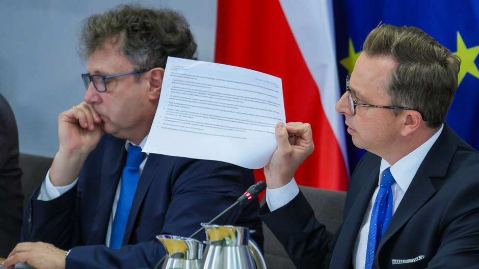 Jacek Karnowski i Dariusz Joński podczas posiedzenia sejmowej komisji śledczej.