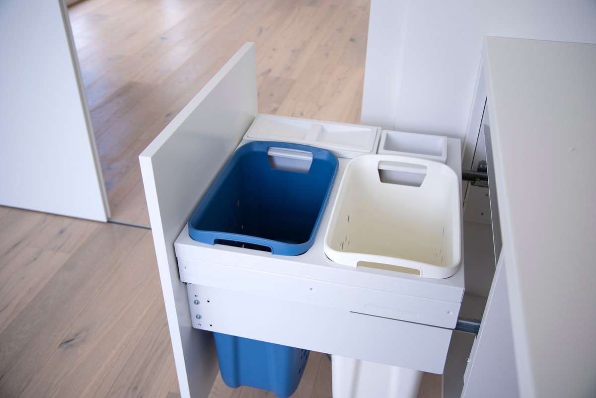 Niektóre gminy wprowadzają system selektywnego zbierania szkła z wykorzystaniem białych pojemników