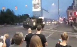 Niefortunny koniec prób przed paradą wojskową. Wyrzutnia rakiet Buk wjechała w budynek [WIDEO]