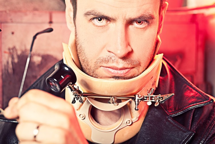 Przez wiele lat sam pisałeś o muzyce, miałeś problem z wyjściem ze skóry dziennikarza w muzyka?