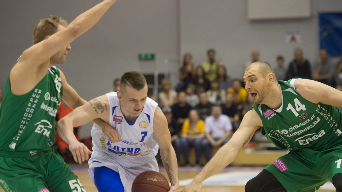 Koszykarze PGE Turowa Zgorzelec, którzy słabo rozpoczęli sezon, zwiększyli swe szanse na awans do play off, wygrywając w 23. kolejce ekstraklasy na wyjeździe z AZS Koszalin 78:57. Broniący tytułu Stelmet BC Zielona Góra pokonał w Kutnie Polfarmex 81:50.