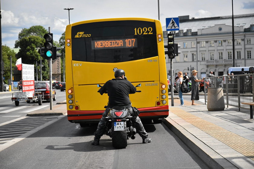 Motocykliści chcą jeździć po buspasach