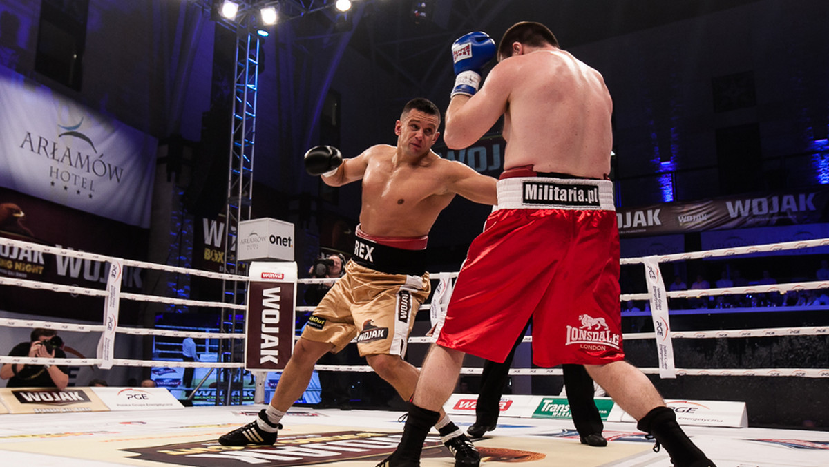 Podczas gali Wojak Boxing Night w Arłamowie Marcin Rekowski zdecydowanie wygrał przez nokaut z Mateuszem Malujdą. "Rex" zakończył pojedynek w trzeciej rundzie.