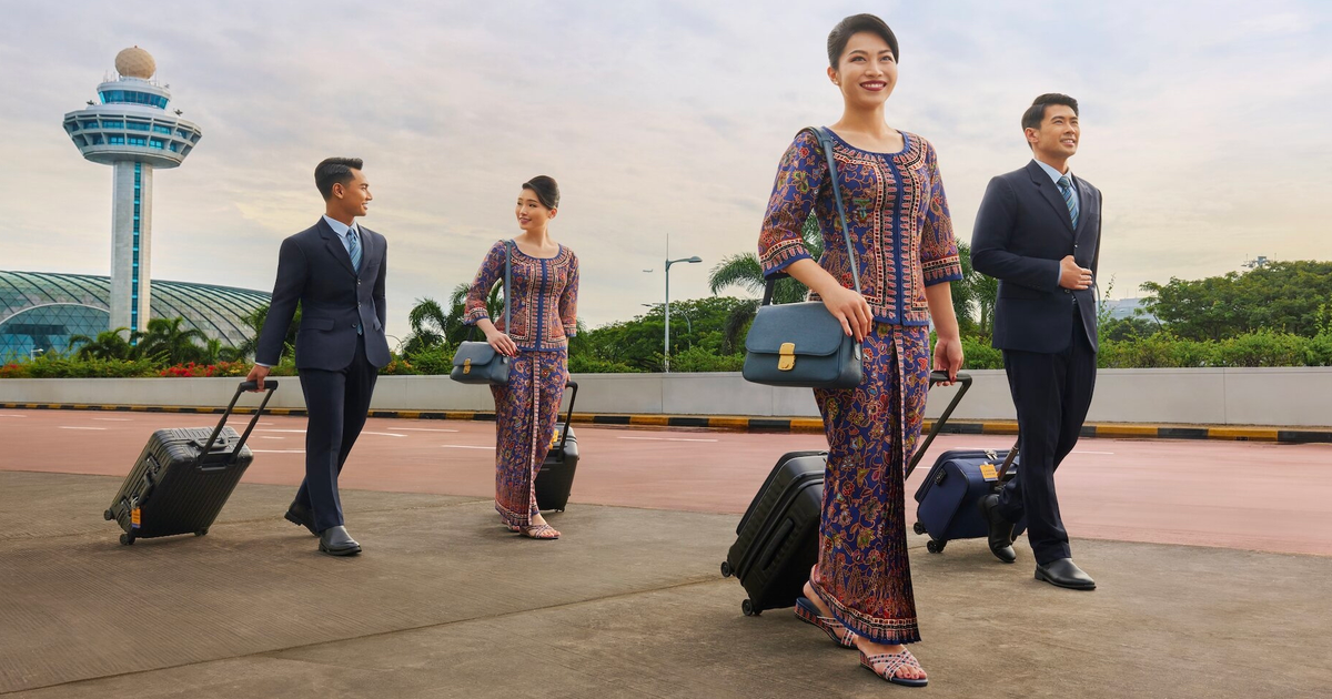 Singapore Airlines to require closed shoes for flight attendants from next year