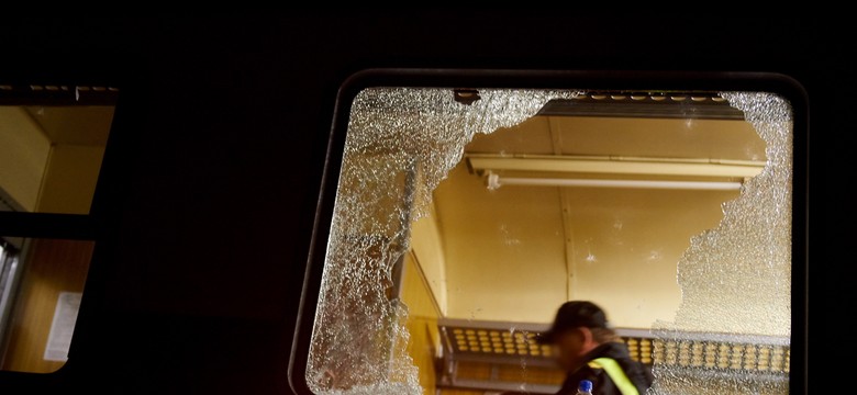 Około 200 kiboli zaatakowało pociąg w Gdańsku. 10 osób rannych. ZDJĘCIA