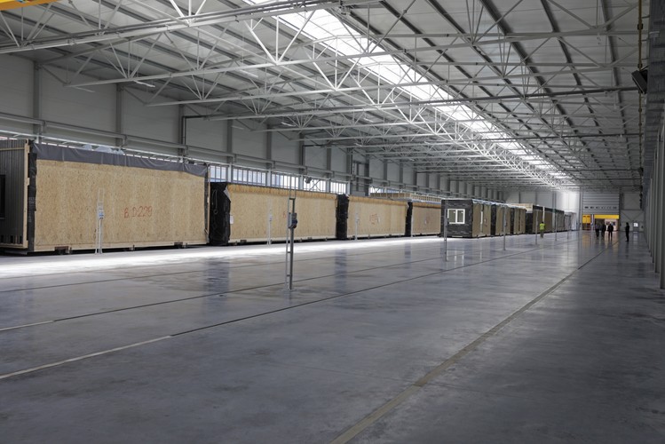 Firma z Bielska Podlaskiego już teraz ma ustabilizowaną pozycję na rynku producentów domów modułowych z drewna w Europie. Otwarcie nowej hali jeszcze bardziej umocni Unihouse w ścisłej czołówce w branży.
<br><br>
fot. (nlat) PAP/Artur Reszko
