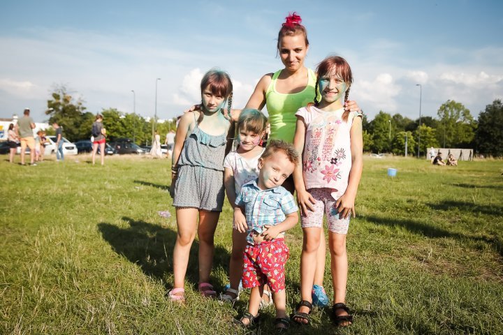 Kolor Fest. Przy dźwiękach Ekipy młodzi ludzie bawili się na święcie kolorów [ZDJĘCIA]