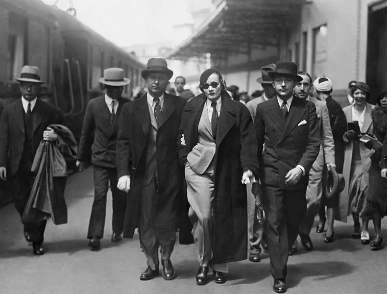 Marlene Dietrich na stacji w Paryżu Fot. ullstein bild/ullstein bild via Getty Images