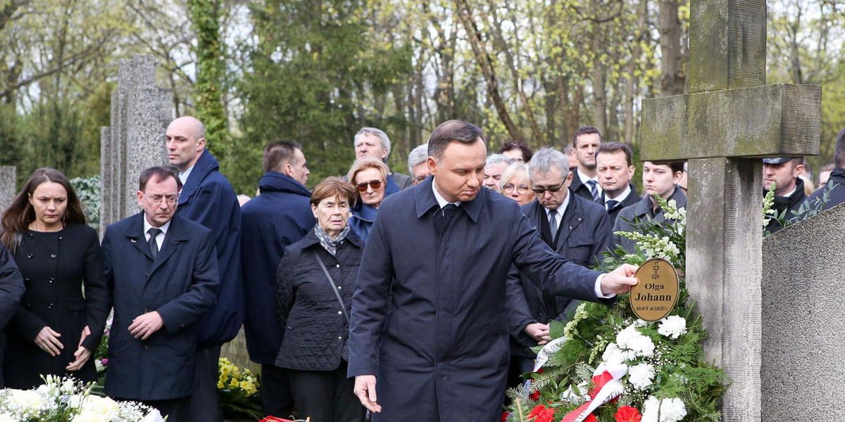 Poruszające zdjęcia. Duda i Kaczyński na pogrzebie przyjaciółki 