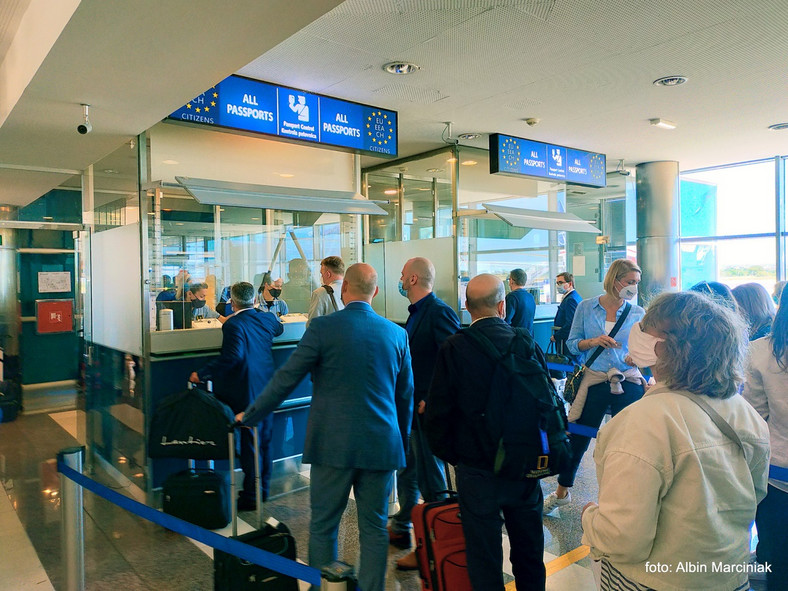 Kontrola graniczna oraz dokumentów covidowych na lotnisku w Zadarze