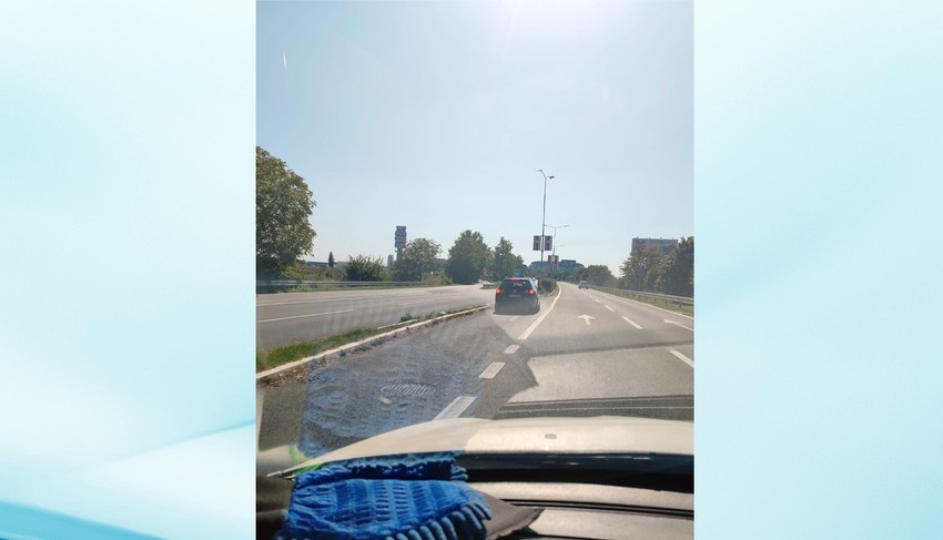 Bez saobraćajne signalizacije kod skretanja za aerodrom u Beogradu