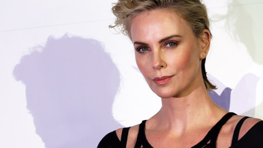 Charlize Theron w sukience z siatki. Tak seksownej dawno jej nie widzieliśmy!