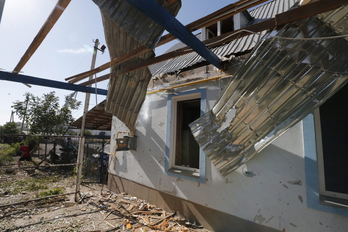 Zniszczony hotel w Mariupolu