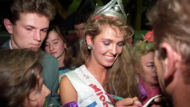 Nagranie z Ewą Wachowicz hitem sieci. Tak zdobywała koronę Miss Polonia [WIDEO]