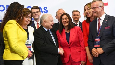 Jarosław Kaczyński będzie zeznawać na komisji do spraw Pegasusa. Jej szefowa odsłania kulisy