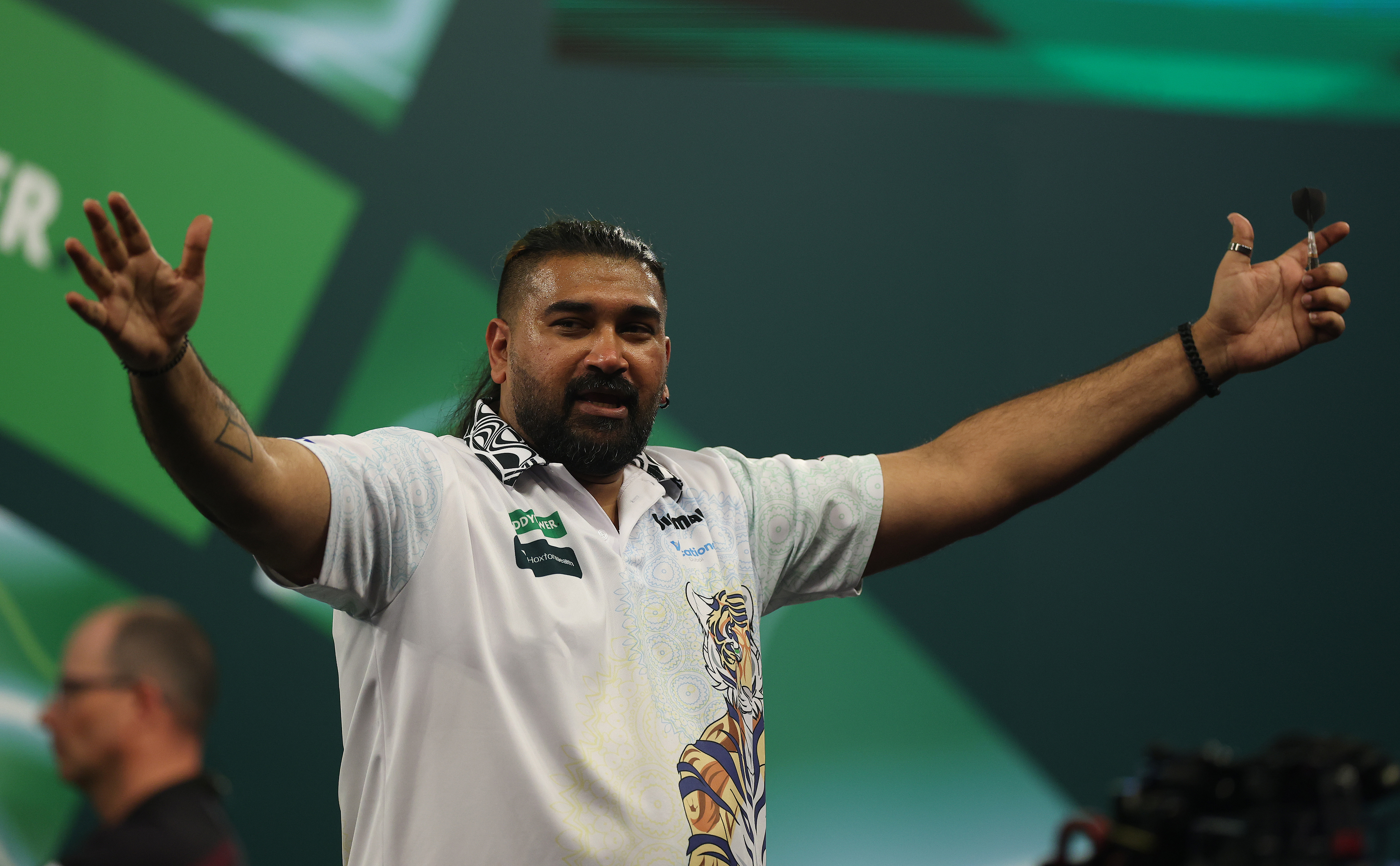 First Indian wins World Darts match at 5th try: Faces Bunting tonight