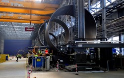 Tu powstają wielkie farmy wiatrowe. Zobacz największą halę produkcyjną w Polsce [ZDJĘCIA]