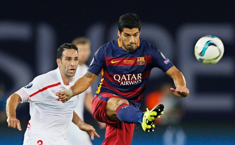 Dziewięć goli w meczu o Superpuchar Europy. Trofeum dla Barcelony