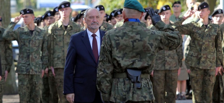 Nasza armia rośnie na zwietrzałych drożdżach. Ambitne plany Macierewicza wezmą w łeb?