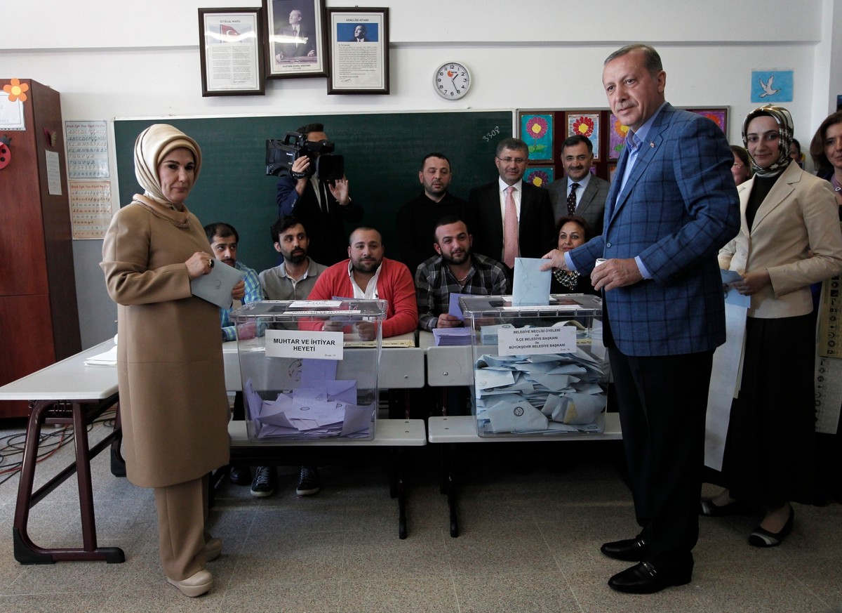 Recep Erdogan głosuje w wyborach samorządowych