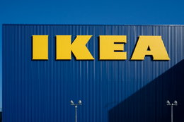 IKEA rusza ze sprzedażą tęczowej torby. Środki ze sprzedaży przeznaczy na specjalny cel