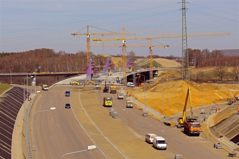 Wstrzymana budowa autostrady. Grozi katastrofa budowlana!