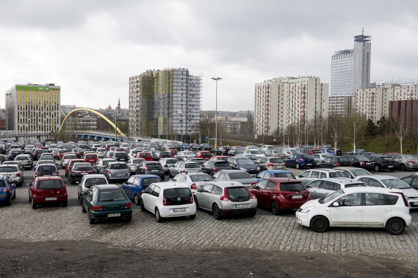 Katowice. Kierowcy spoza Katowic zapłacą więcej za parking