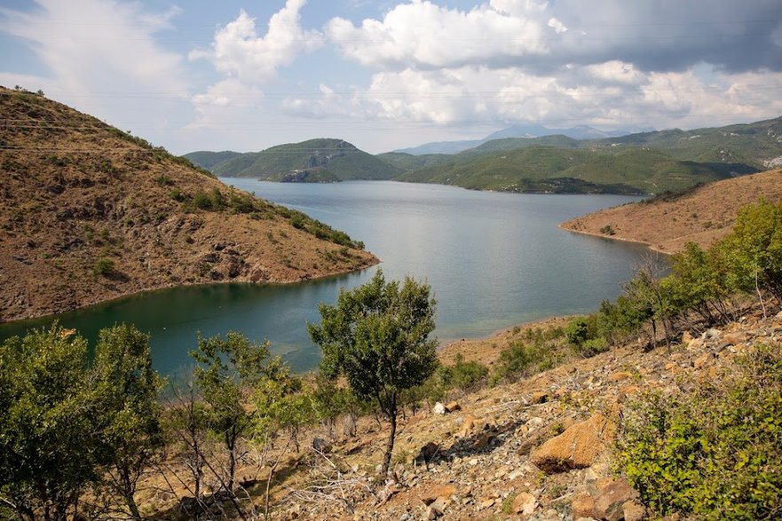 W drodze do Jezioro Koman, Albania