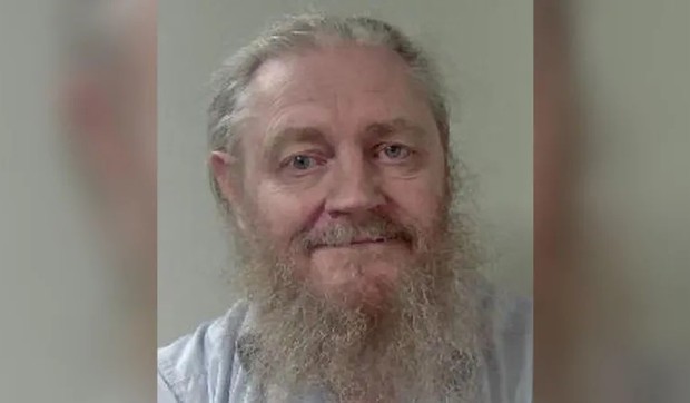 Muškarac koji je snimao decu na plaži 