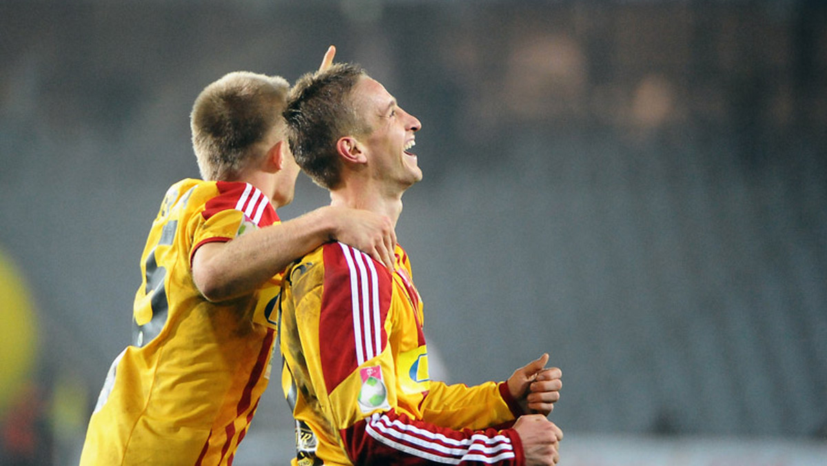 Korona Kielce w tym tygodniu sprawdzi kolejnego piłkarza. W poniedziałek razem z żółto-czerwoną ekipą treningi rozpoczął Przemysław Kostuch, który przez ostatnie dwa i pół roku grał w Gryfie Wejherowo.