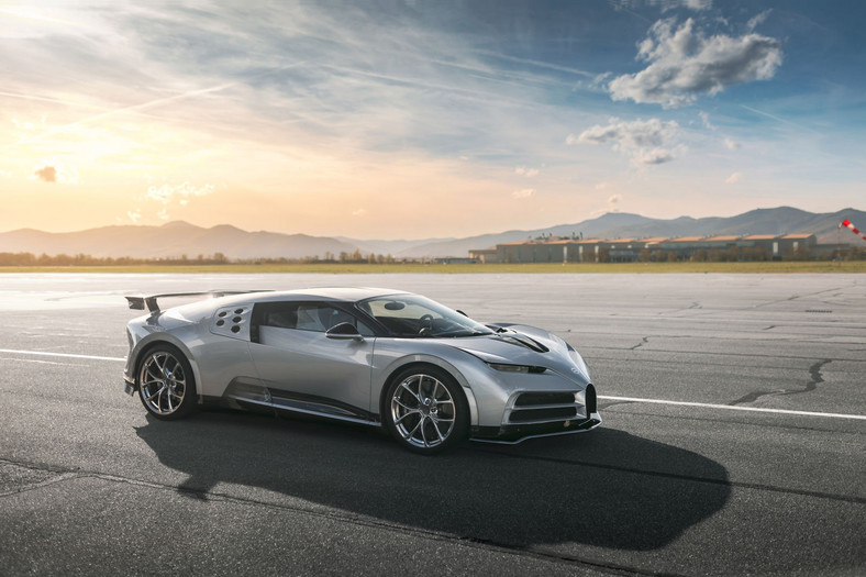 Bugatti Centodieci podczas dynamicznego testu fabrycznego