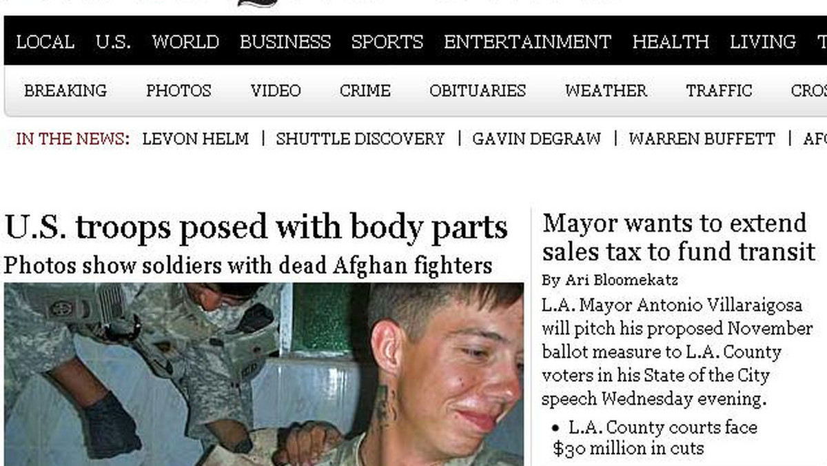 Kolejny skandal w amerykańskiej armii. Żołnierze mieli skontrolować procedury w oddziałach afgańskiej policji. Zamiast tego, fotografowali się ze zwłokami ofiar zamachów bombowych i samobójczych. To niestety nie pierwszy tego typu przypadek w amerykańskiej armii - czytamy na latimes.com.