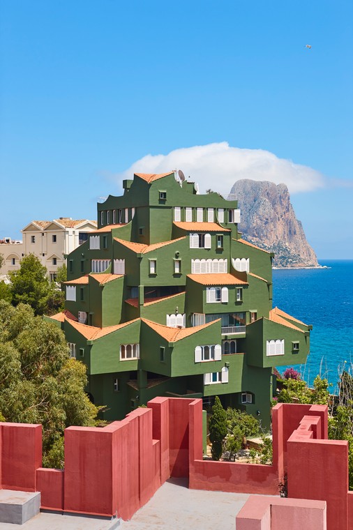 Xanadu, un complex de apartamente proiectat de Ricardo Bovel