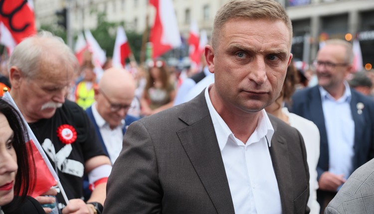 Fundacja miała pomagać dzieciom. Teraz wspiera ludzi Bąkiewicza
